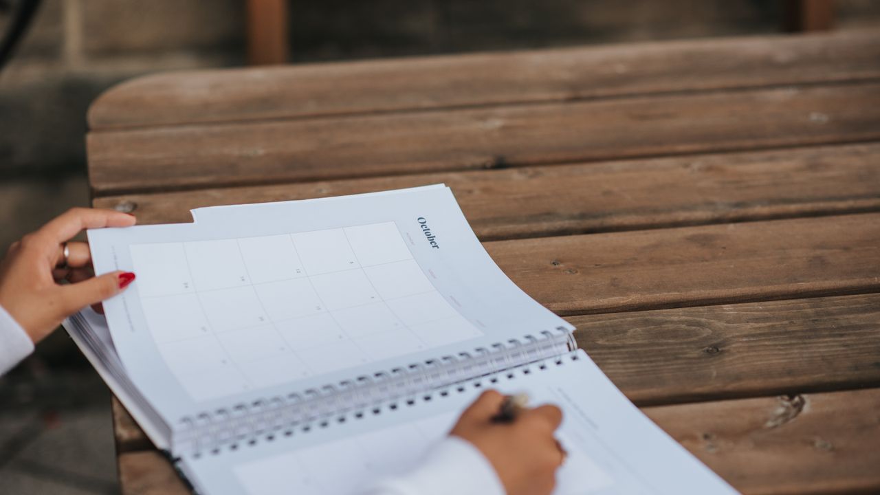 AI content calendar generator, article cover