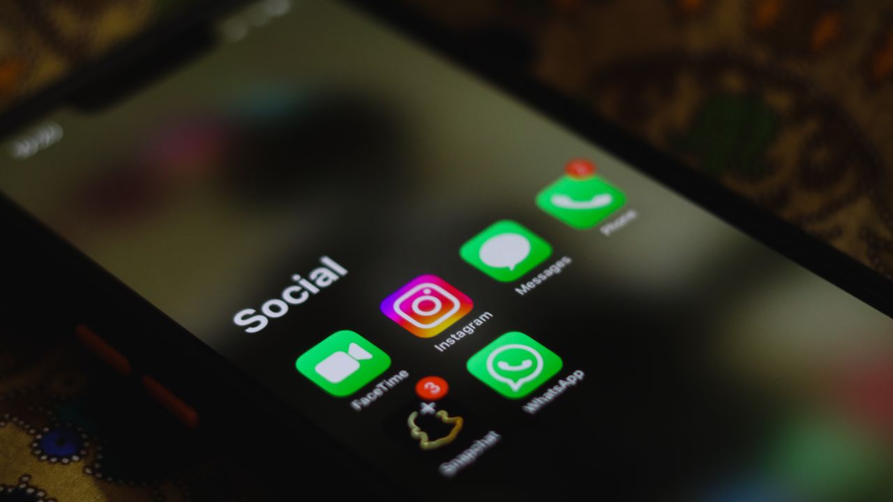 Multi-platform social content, guide cover